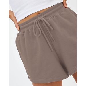 Shorts de sport taille haute pour femmes en tissu polaire respirant avec logo personnalisé – Nouvelles couleurs estivales tendance - Product Image 2