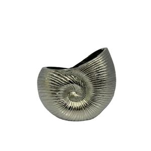 Jarrón de Mesa Rústico en Espiral de Aluminio Hecho a Mano, Recubrimiento Plateado, Decoración para el Hogar, Centro de Mesa, Regalo de Aniversario, WB Inc - Product Image 1