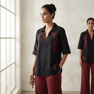 Ensemble Kurta brodé noir pour femmes et pantalon Palazzo bordeaux, manches trois quarts, col en V, tenue ethnique décontractée, tenue confortable - Product Image 2