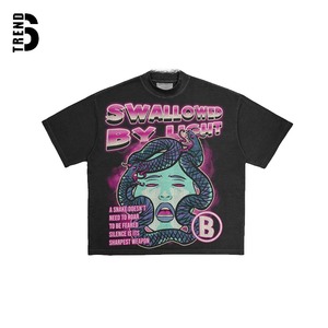 เสื้อยืดผู้หญิงสีดำพิมพ์ลาย Sweet Deadly Band แบบรัดรูป คอวี แขนสั้น สไตล์สตรีทแวร์ ผลิตจากโพลีเอสเตอร์ เป็นมิตรต่อสิ่งแวดล้อม - Product Image 2
