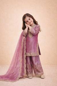 Traje Sharara de Seda Lavanda para Niñas, Bordado, con Dupatta Festoneada, Diseño Étnico, Estilo Bollywood, para Fiestas - Product Image 3