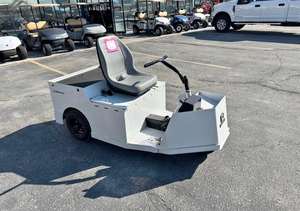 Tracteur électrique industriel, chariot de manutention pour entrepôt, véhicule de remorquage pour le déplacement de matériaux - Product Image 2