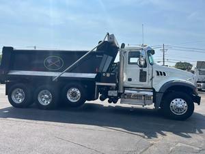 Camion tracteur poids lourd 6x4 diesel, tête de semi-remorque 10 roues, pour le transport logistique de charges lourdes - Product Image 2
