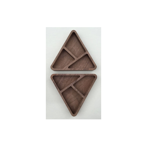 Plateau de service triangulaire en bois artisanal avec 3 compartiments, organisateur de collations et d'assaisonnements géométrique écologique, rustique - Product Image 1