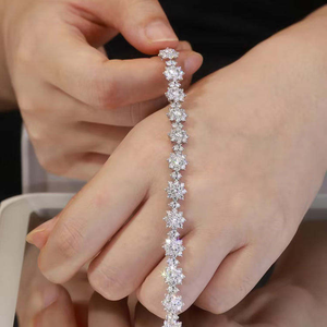 Pulsera de Tenis Floral de Moissanita, Lujosa Pulsera de Eslabones con Flores Brillantes, Elegante Joyería Fina, Regalo para Mujer - Product Image 2