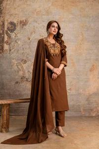 Ensemble élégant de kurta, pantalon et dupatta brodés marron café avec doublure complète pour femmes, idéal pour les occasions de mariage traditionnelles - Product Image 2
