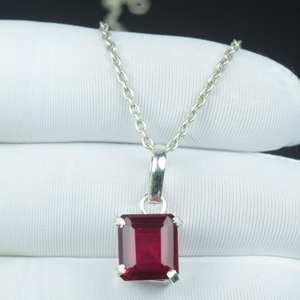 Pendentif en rubis rouge sang de taille carrée en argent sterling 925, pierre de naissance de juillet, cadeau idéal pour la meilleure amie - Product Image 1
