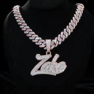 สร้อยคอจี้ตัวอักษรโมอิสซาไนต์แบบคลาสสิก ชุบทองสองสี S925 พร้อมโซ่แบบลิงค์  สามารถสลักโลโก้ได้ตามต้องการ  ทันสมัย - Product Image 3