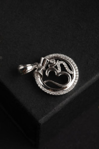 Colgante de Diamante Redondo de 0.27 ct con Símbolo de Firma, Oro Blanco de 14K, Collar Moderno y Elegante para Uso Diario, Joyería Fina, Regalo para Mujer - Product Image 2