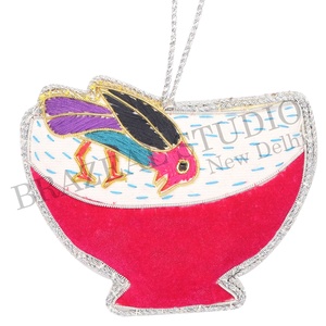 Brazeal Studio, ornements de Noël personnalisés faits à la main, écologiques, en velours satiné, brodés de perles, fils dorés, fabrication - Product Image 1