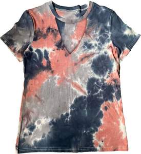 Camiseta deportiva de verano para mujer con cuello en V, bordada, de secado rápido, tejido liso, teñido, transpirable. - Product Image 1