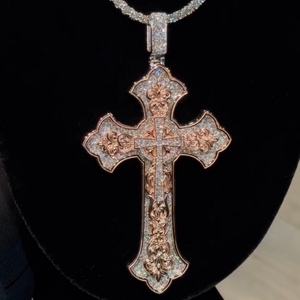 Pendentif SRADAM HOUSE en argent 925 avec perle d'eau douce et moissanite, chaîne de charme de luxe personnalisée, bijoux fins inspirés du hip-hop - Product Image 1
