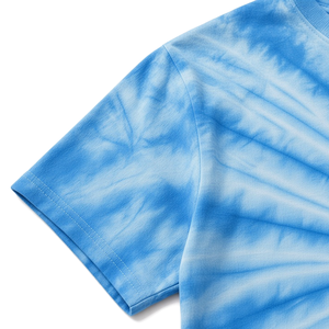 Camiseta de manga corta con cuello redondo y estampado tie-dye azul cielo para mujer, con letras griegas en azul marino y contorno amarillo, camiseta gráfica informal de verano - Product Image 6