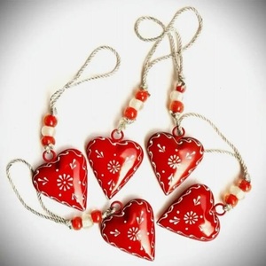 Ornement suspendu rond en métal rouge peint, décoration murale florale faite à la main, pendentif pour arbre de Noël, cadeau artisanal - Product Image 3