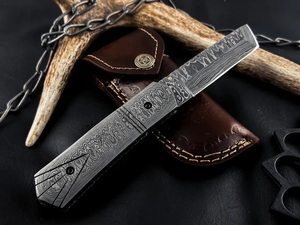 Couteau pliant artisanal en acier Damas de qualité industrielle avec manche en Damas et étui en cuir pour le camping en plein air - Product Image 2