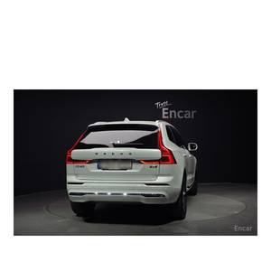 Volvo XC60 B5 Ultimate 2023 con Volante a la Izquierda, Caja de Cambios Automática, Asientos de Cuero, Cámara Trasera - 40,339 km, Color Brillante - Product Image 4