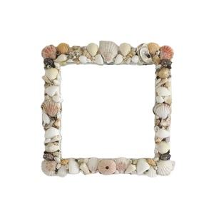 Miroir mural décoratif vintage en forme de coquillage en attente avec design de plage côtière et style miroir en coquillage Vangaurd - Product Image 1