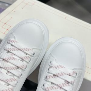 รองเท้าผ้าใบลำลองแฟชั่นดีไซเนอร์ คูตูร์ โลโก้  ทันสมัย คุณภาพสูง หลากหลายรุ่น หนังวัว  แบบผูกเชือก - Product Image 4