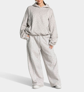 Ensemble survêtement femme gris imprimé léopard surdimensionné avec doublure contrastante et passepoil contrastant, comprenant un sweat à capuche et un pantalon de jogging - Product Image 1