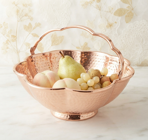 Panier à fruits en cuivre martelé avec poignée pour un rangement et une présentation élégants des aliments - Product Image 1