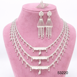 MOLL JEWELLERS – Nouvelle collection de bijoux élégants pour femme : Chaîne en laiton plaqué or avec zircon naturel et motif feuille, certifiée par un tiers - Product Image 3