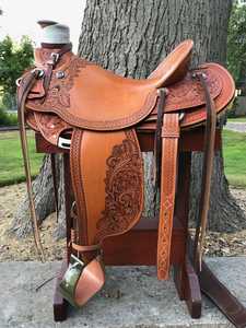 Silla de Montar Inglesa de Cuero Genuino para Carreras de Caballos con Estribos, Diseños Personalizables, Hecha a Mano, Ecológica, con Estructura de Madera de la India - Product Image 5