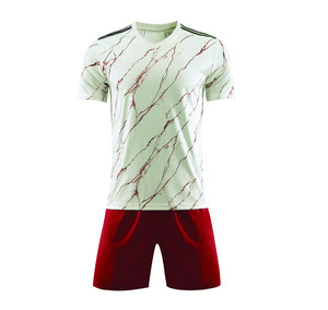 Ensemble de maillot de football personnalisé pour homme, col en V, manches courtes, impression sublimée, polyester respirant, short rouge, toutes saisons, athlétique - Product Image 1