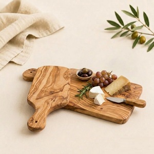 Ensemble de planches à découper en bois d'olivier artisanal et durable, planche à découper rustique de qualité supérieure avec poignée pour la cuisine, le fromage et les charcuteries - Product Image 5