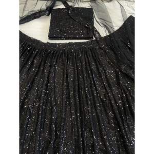 Lehenga Choli de Diseñador para Fiestas, con Trabajo de Lentejuelas, Elegante para Eventos - Product Image 2