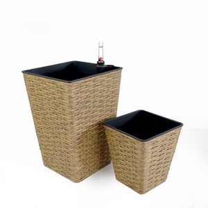 Paquete de 2 Macetas Cuadradas de Mimbre Tejidas a Mano, Color Marrón, con Sistema de Autorriego, Macetas Inteligentes para Interiores y Exteriores - Product Image 2