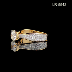 Bague de fiançailles solitaire pavée en diamant de laboratoire de 2,60 carats, certifiée IGI, en or jaune 14K plaqué rhodium, haute joaillerie - Product Image 3