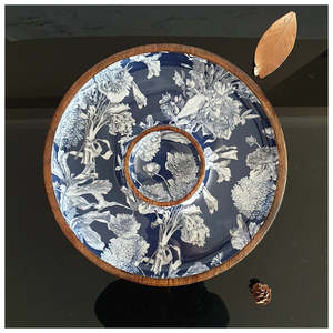 Assiette de service en bois à motif floral, peinte à la main, design minimaliste, non toxique, écologique, faite à la main pour servir des amuse-gueules lors de fêtes - Product Image 4