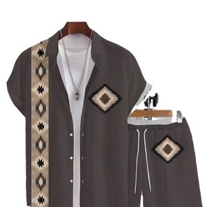 Conjunto de camisa y pantalones cortos de manga corta para hombre, conjunto de dos piezas informal fresco para viajes diarios al aire libre de verano para hombre - Product Image 1