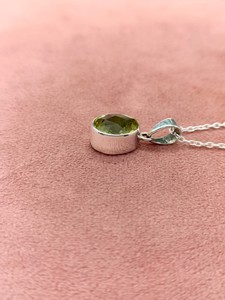 Pendentif Céleste en Quartz avec Chaîne, Collier Élégant en Cristal et Pierre Précieuse, Bijou Cadeau pour Femme, Design Unique et Intemporel - Product Image 4