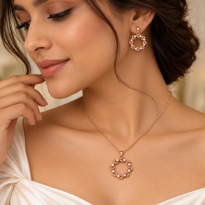 Colgante de corona victoriana antigua de estilo moderno con perlas de semilla y diamantes de talla minera antigua en oro amarillo de 14K y diamante de laboratorio - Product Image 5