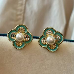 Boucles d'oreilles en perles d'eau douce d'été avec trèfle à quatre feuilles, bijoux de mode Zhuji, clous d'oreille en argent pur, nouveau look féminin frais - Product Image 2