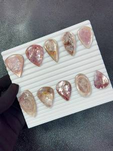 Pierre précieuse de mica lapidolite la plus vendue, cristal violet naturel brut pour la fabrication de bijoux, la guérison et la décoration, disponible à la vente - Product Image 4