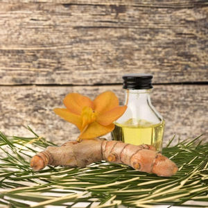 Extrait d'herbes multi-type d'huile essentielle de feuille de curcuma biologique de qualité supérieure cultivé à l'état sauvage et emballé en bouteille à vendre - Product Image 6