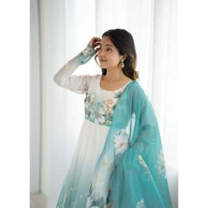 Hermoso Vestido de Fiesta con Falda y Dupatta, con Cintura Imperio, Realza tu Estilo - Product Image 4