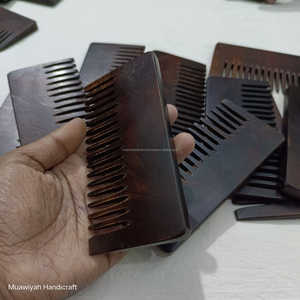 หวีไม้กระถินคุณภาพส่งออก สีไม้เข้ม อุปกรณ์นวดเสริมความงามด้วยไม้ หวีดูแลเส้นผม ราคาประหยัด - Product Image 4