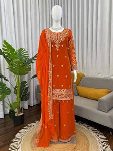 Salwar Kameez brodé orange avec dupatta pour femmes |   Ensemble de vêtements pakistanais pour mariage et fêtes, orné de Zari et de sequins - Product Image 2