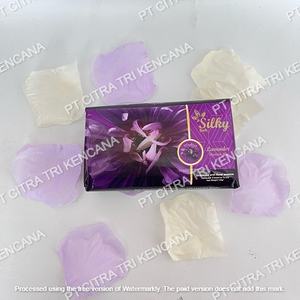 Jabón en Barra Natural Blanqueador UV con Brillo, Jabón de Belleza para Manos y Cuerpo, Jabón de Ducha, Ideal para Surat, India - Product Image 1