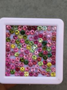 Pierre précieuse naturelle de tourmaline facettée ronde de 4 mm |   Pierres de tourmaline calibrées en vrac |   Tourmaline multicolore rose, verte et bleue - Product Image 4