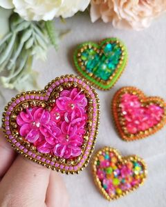 Broche élégante faite à la main MD HANDICRAFTS avec broderie détaillée, accents de cristal et de perles, bijoux de mariage pour femmes et unisexe - Product Image 4