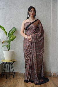 Sari en pure soie modal avec imprimé Ajrakh exclusif - Teinture naturelle, imprimé à la main au bloc, motif Ajrakh - Product Image 2
