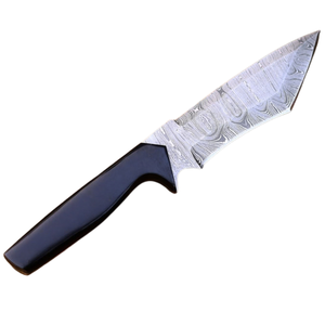 Couteau de chasse à lame fixe en acier damas argenté avec manche ergonomique noir, lame pointue et affûtée, pour le camping et la survie en extérieur - Product Image 1