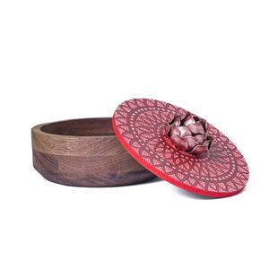 Boîte à chapati en bois faite à la main avec organisateur de pots à épices, rangement de cuisine traditionnel, vaisselle de service pour roti et masala - Product Image 1