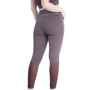 Leggings Capri taille haute gris taupe pour femme, pantalon de sport extensible et ajusté avec design ergonomique pour le yoga, la course et l'entraînement physique - Product Image 6