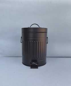 ถังขยะโลหะร่วมสมัยพร้อมดีไซน์ผิวเรียบเนียน - Product Image 4