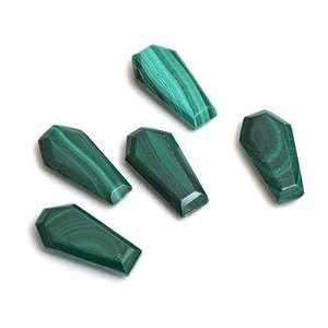 Pendentifs en malachite naturelle sculptée à la main en forme de cercueil, pierres précieuses facettées, figurines sculptées en malachite pour la création de bijoux - Product Image 4